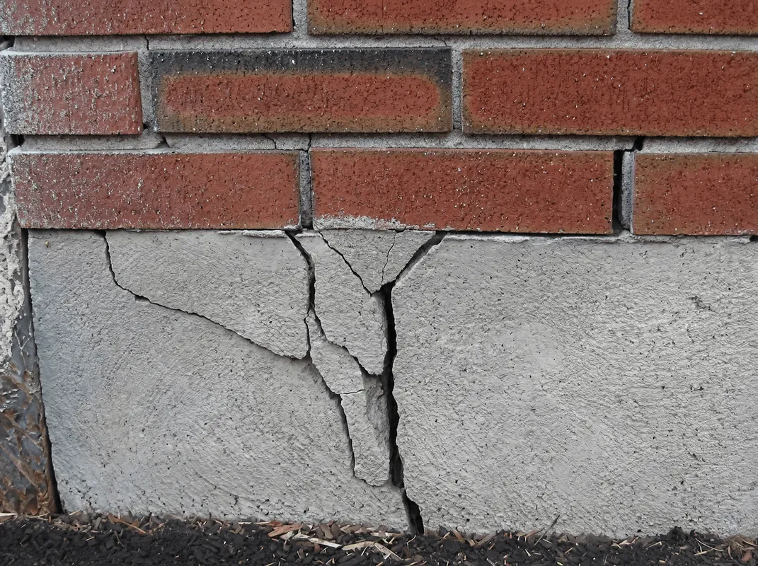 Concrete foundation with serious structural damage in Arlington, TX